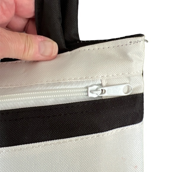 Cancun,‎ Mexico Colorblock Tote Bag - Picture 6 of 10